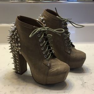 Vintage Spike Lace-up Heel